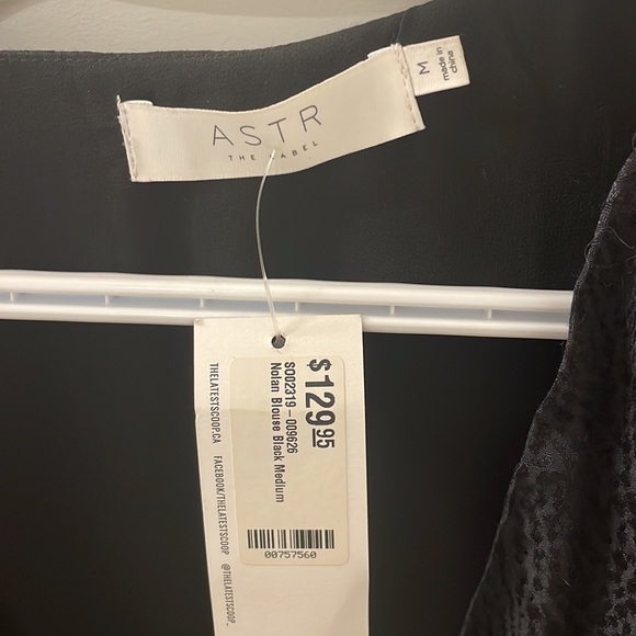 Black blouse from the latest scoop - Picture 2 of 3